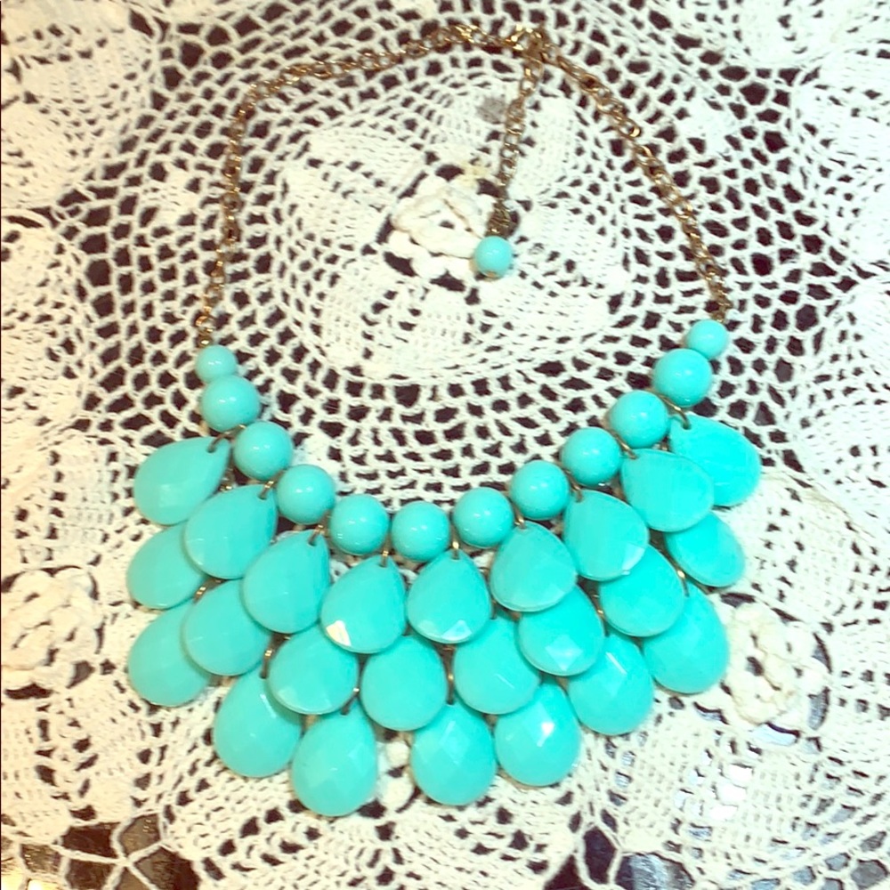 Vintage:Retro faux turquoise beaded necklace